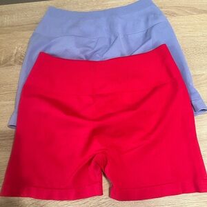 Bundle of 3 Yeoreo booty scrunch shorts. Size large. Periwinkle and pink